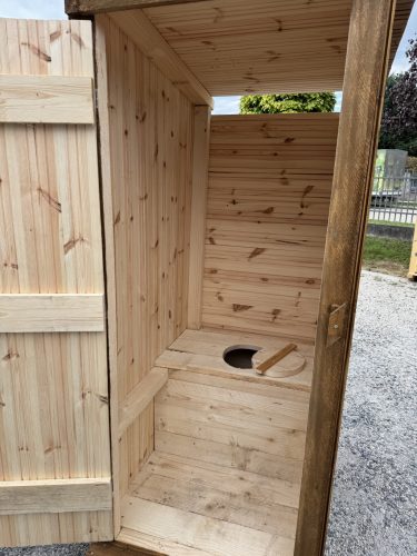 Kerti WC festett
